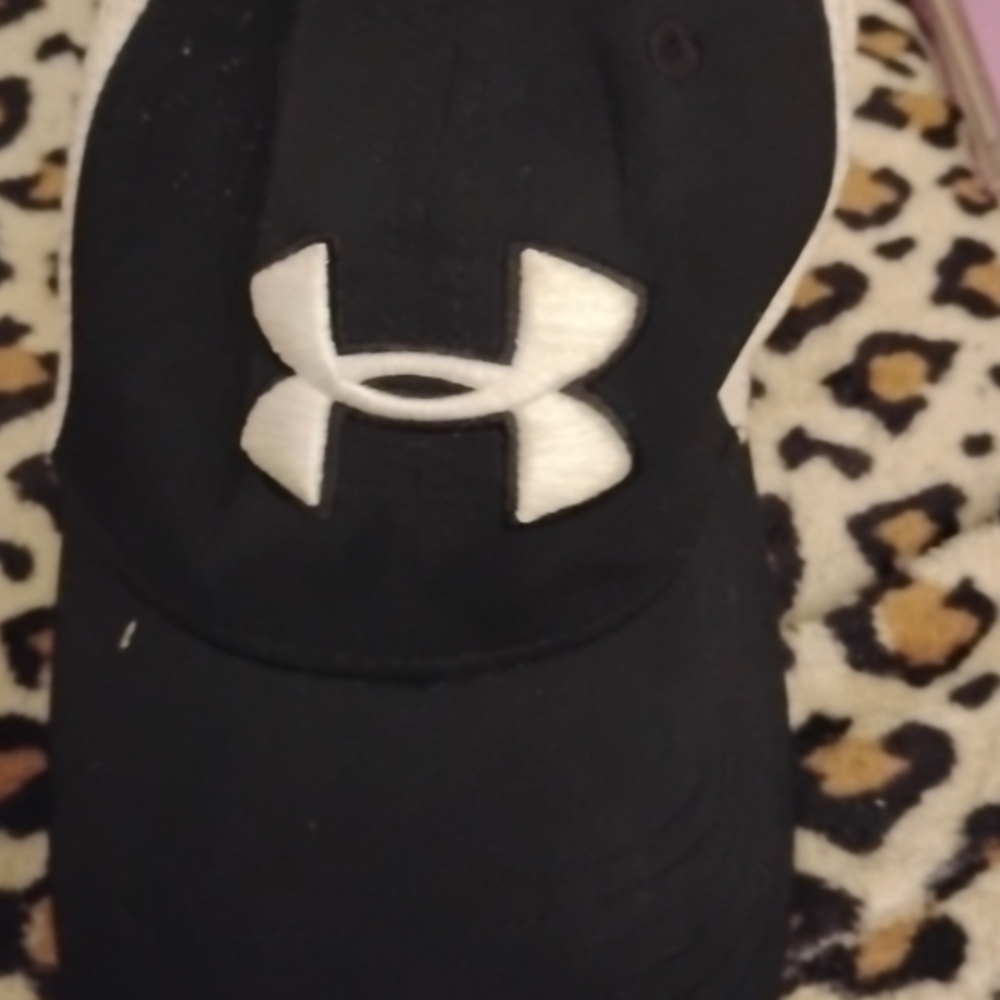 Under Armour Black and White Cap